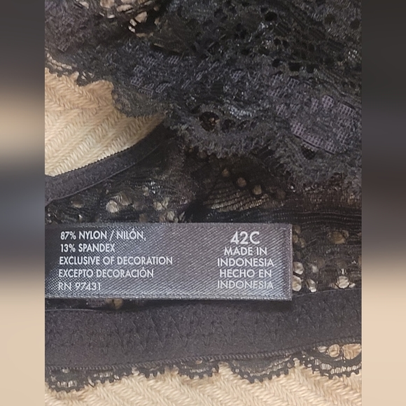 Black Lace Bra [NWOT] - Picture 10 of 12